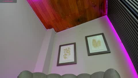 Snapshot of roxanna_moore2 chatting on 05/22/26, 12:44 Roxanna online show from 05/22/26, 12:44