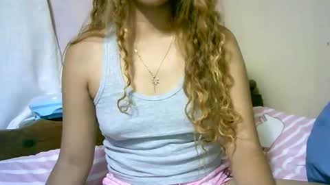 roxanne_98 online show from 12/18/25, 03:51