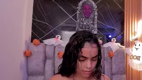 Roxanna online show from 10/11/25, 11:20