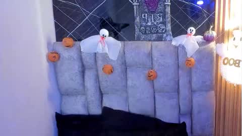 Roxanna online show from 10/27/25, 12:53