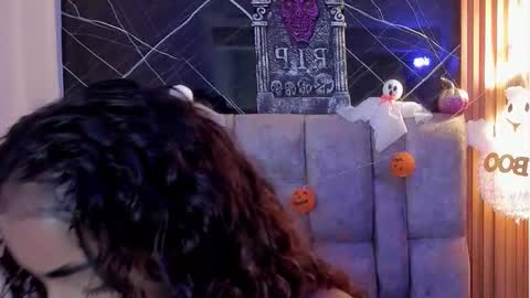 Roxanna online show from 10/28/25, 11:58