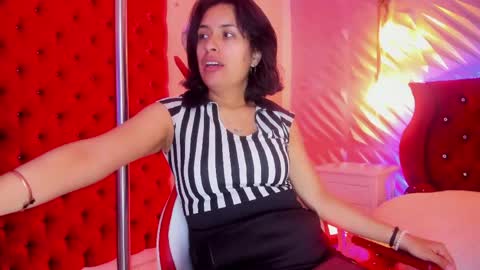 roxanne_han online show from 05/18/26, 12:22