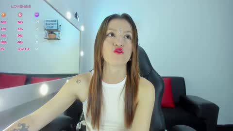 Snapshot of roxanne_jones1 chatting on 11/03/25, 08:10 roxanne online show from 11/03/25, 08:10