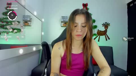 Snapshot of roxanne_jones1 chatting on 12/15/25, 07:51 roxanne online show from 12/15/25, 07:51