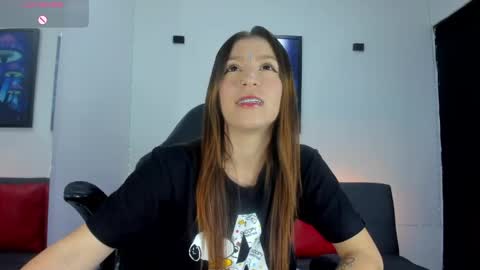 Snapshot of roxanne_jones1 chatting on 03/18/26, 07:50 roxanne online show from 03/18/26, 07:50