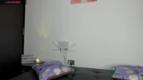 Snapshot of roxanne_jones1 chatting on 05/06/26, 10:04 roxanne online show from 05/06/26, 10:04