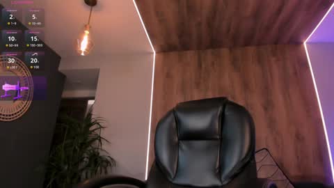 Roxanne Hill  online show from 12/19/24, 03:19