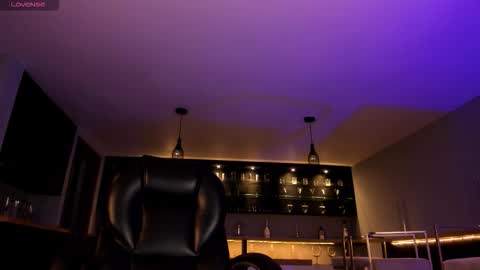 Snapshot of roxannehill_ chatting on 12/20/25, 10:55 Roxanne Hill online show from 12/20/25, 10:55