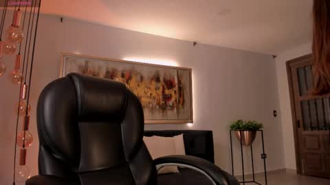 Snapshot of roxannehill_ chatting on 01/12/26, 12:32 Roxanne Hill online show from 01/12/26, 12:32