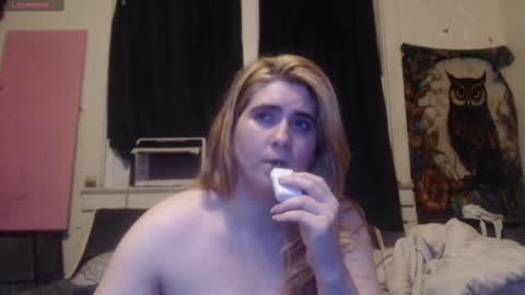 Snapshot of roxanneroulette chatting on 09/28/25, 04:07 Silver online show from 09/28/25, 04:07