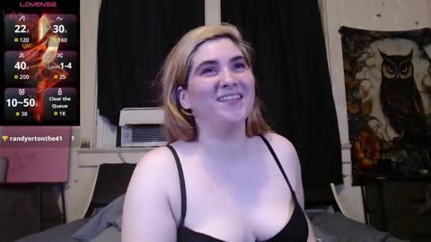 Snapshot of roxanneroulette chatting on 10/05/25, 01:37 Silver online show from 10/05/25, 01:37