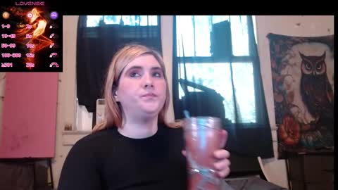 Snapshot of roxanneroulette chatting on 10/07/25, 03:42 Silver online show from 10/07/25, 03:42