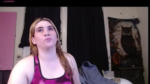 Snapshot of roxanneroulette chatting on 10/10/25, 01:59 Silver online show from 10/10/25, 01:59