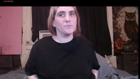 Snapshot of roxanneroulette chatting on 10/13/25, 03:17 Silver online show from 10/13/25, 03:17