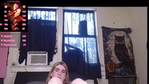 Snapshot of roxanneroulette chatting on 10/15/25, 02:50 Silver online show from 10/15/25, 02:50