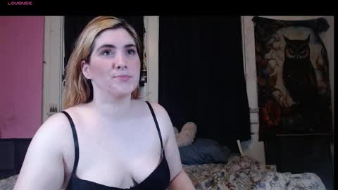 Snapshot of roxanneroulette chatting on 10/17/25, 05:10 Silver online show from 10/17/25, 05:10