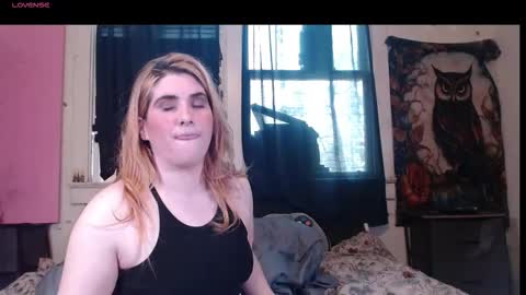 Snapshot of roxanneroulette chatting on 10/17/25, 06:54 Silver online show from 10/17/25, 06:54