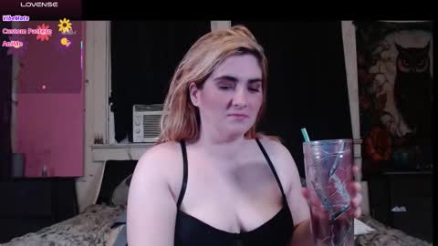 Snapshot of roxanneroulette chatting on 10/19/25, 03:51 Silver online show from 10/19/25, 03:51