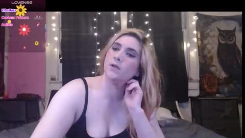 Snapshot of roxanneroulette chatting on 11/02/25, 03:31 Silver online show from 11/02/25, 03:31