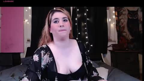 Snapshot of roxanneroulette chatting on 11/07/25, 05:40 Silver online show from 11/07/25, 05:40