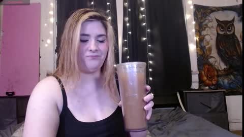 Snapshot of roxanneroulette chatting on 11/23/25, 11:59 Silver online show from 11/23/25, 11:59