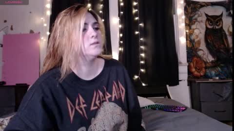 Snapshot of roxanneroulette chatting on 11/28/25, 02:14 Silver online show from 11/28/25, 02:14