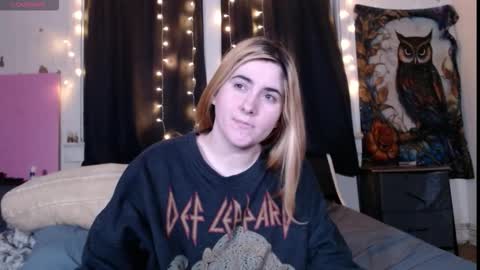 Snapshot of roxanneroulette chatting on 11/30/25, 12:58 Silver online show from 11/30/25, 12:58