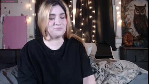 Snapshot of roxanneroulette chatting on 12/20/25, 03:02 Silver online show from 12/20/25, 03:02