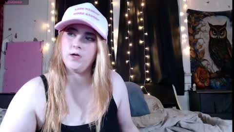 Snapshot of roxanneroulette chatting on 12/22/25, 03:25 Silver online show from 12/22/25, 03:25