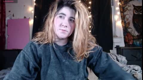 Snapshot of roxanneroulette chatting on 01/19/26, 04:38 Silver online show from 01/19/26, 04:38