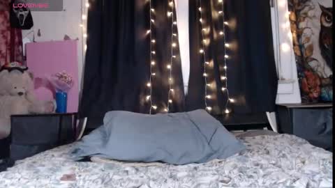 Snapshot of roxanneroulette chatting on 03/20/26, 05:12 Silver online show from 03/20/26, 05:12