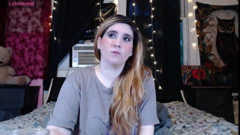 Snapshot of roxanneroulette chatting on 04/04/26, 12:42 Silver online show from 04/04/26, 12:42