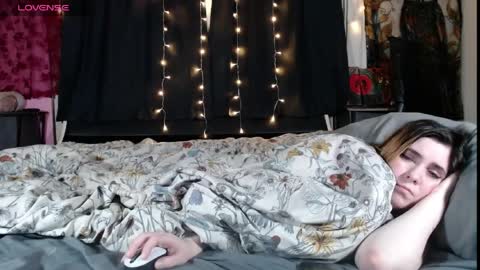 Snapshot of roxanneroulette chatting on 04/08/26, 05:07 Silver online show from 04/08/26, 05:07