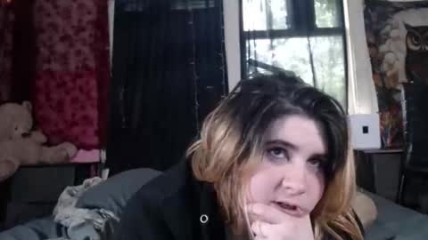 Snapshot of roxanneroulette chatting on 04/19/26, 01:54 Silver online show from 04/19/26, 01:54