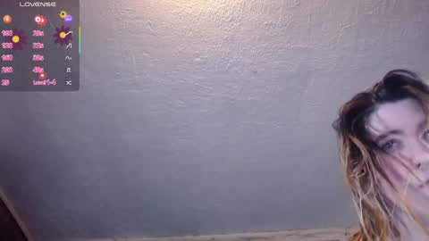 Snapshot of roxanneroulette chatting on 04/25/26, 02:36 Silver online show from 04/25/26, 02:36