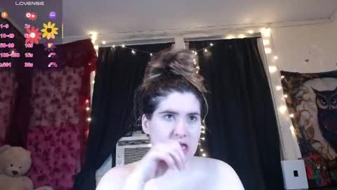 Snapshot of roxanneroulette chatting on 04/27/26, 04:32 Silver online show from 04/27/26, 04:32