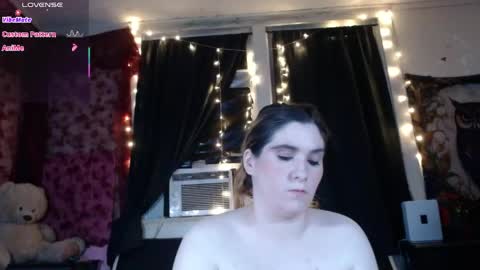 Snapshot of roxanneroulette chatting on 04/28/26, 03:22 Silver online show from 04/28/26, 03:22