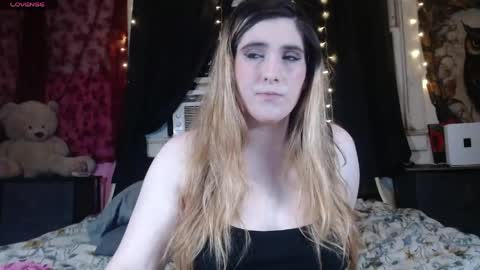 Snapshot of roxanneroulette chatting on 05/11/26, 02:39 Silver online show from 05/11/26, 02:39
