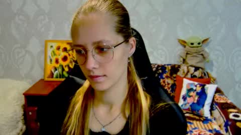 roxie_shy online show from 09/12/25, 07:30