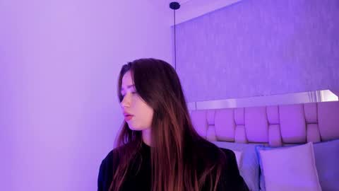 Roxie  online show from 02/14/25, 10:47