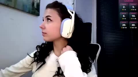 Snapshot of roxiepiurkowski chatting on 03/24/26, 02:55 Hana online show from 03/24/26, 02:55