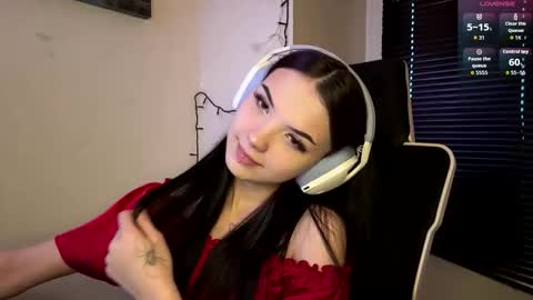 Snapshot of roxiepiurkowski chatting on 03/26/26, 02:22 Hana online show from 03/26/26, 02:22