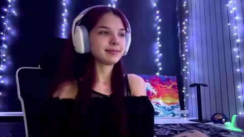 Snapshot of roxiepiurkowski chatting on 06/03/26, 04:12 Hana online show from 06/03/26, 04:12