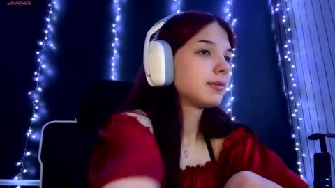 Snapshot of roxiepiurkowski chatting on 06/07/26, 03:05 Hana online show from 06/07/26, 03:05
