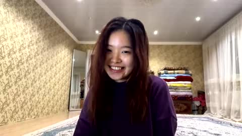 Snapshot of roxiesumas chatting on 11/20/25, 08:30 Emma online show from 11/20/25, 08:30