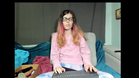 roxihazeleyes online show from 01/04/25, 04:00