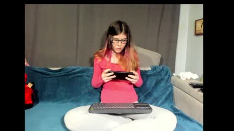 roxihazeleyes online show from 01/05/25, 04:14