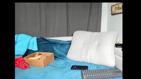 roxihazeleyes online show from 01/05/25, 04:59