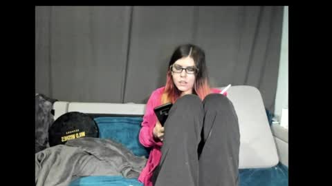 roxihazeleyes online show from 01/24/25, 02:19
