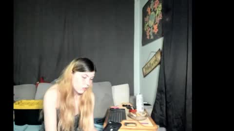 roxihazeleyes online show from 05/05/26, 03:47